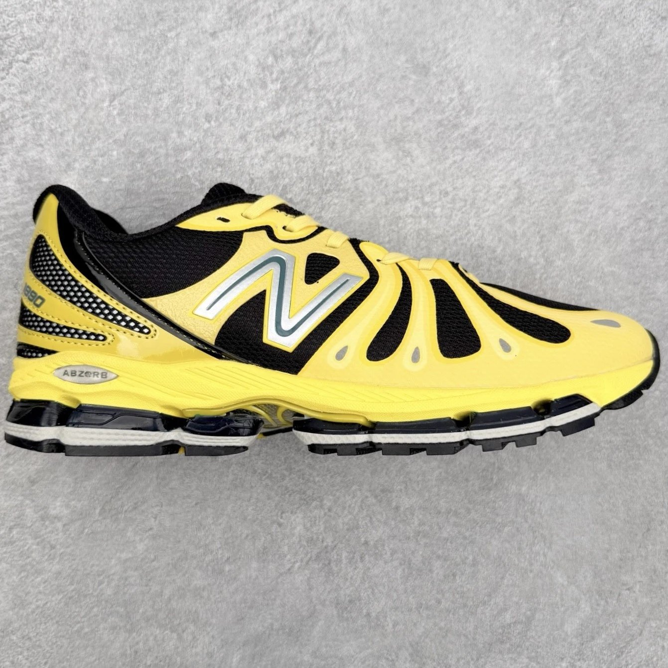 Unbranded Sneakers 1890 low-top mesh with segmented cushioning sole — Black and yellow