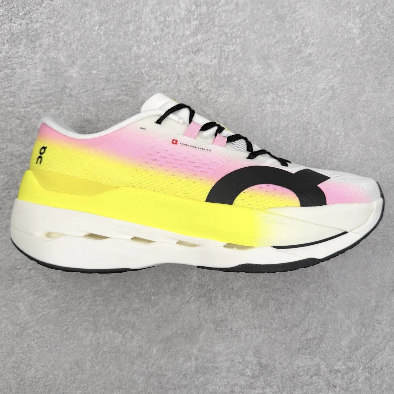 On Sneakers Cloudboom Max — Powder yellow