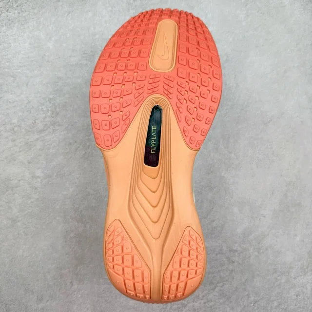 Nike Sneakers ZoomX low-top running with mesh upper and thick foam sole product detail image 36