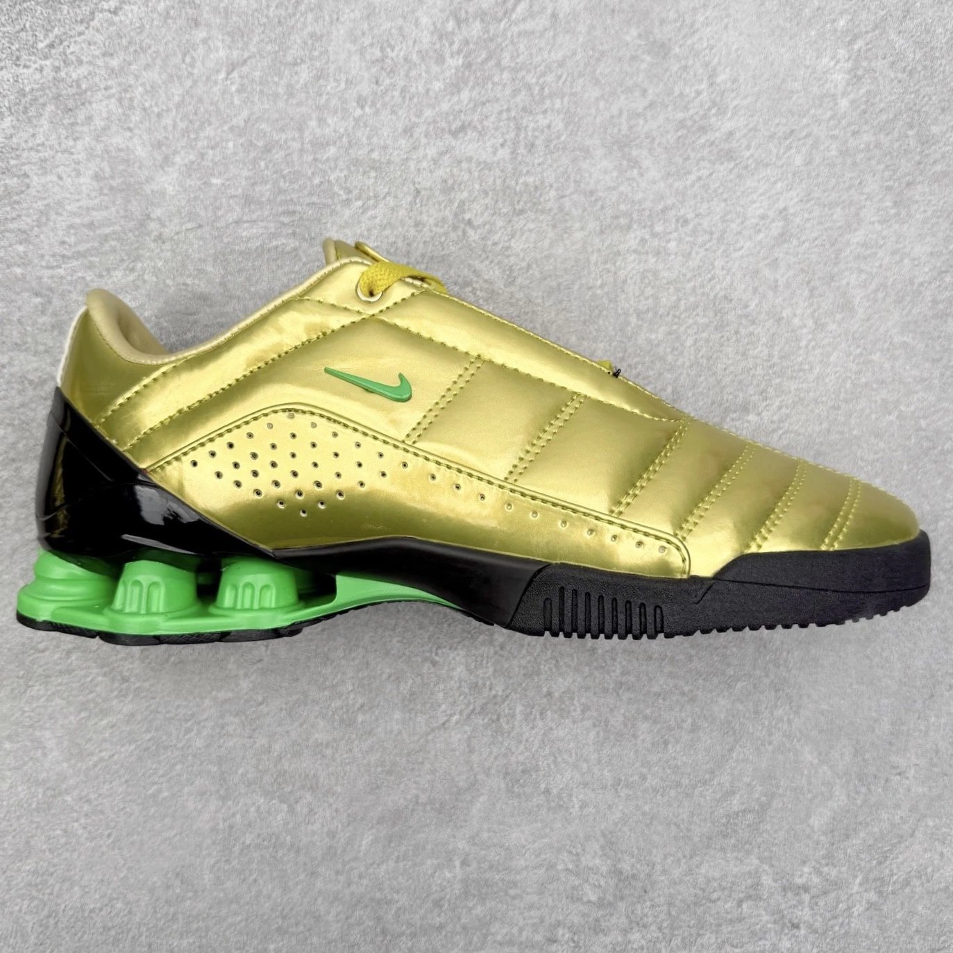 Nike Sneakers Low-top with column-cushioned heel — Golden
