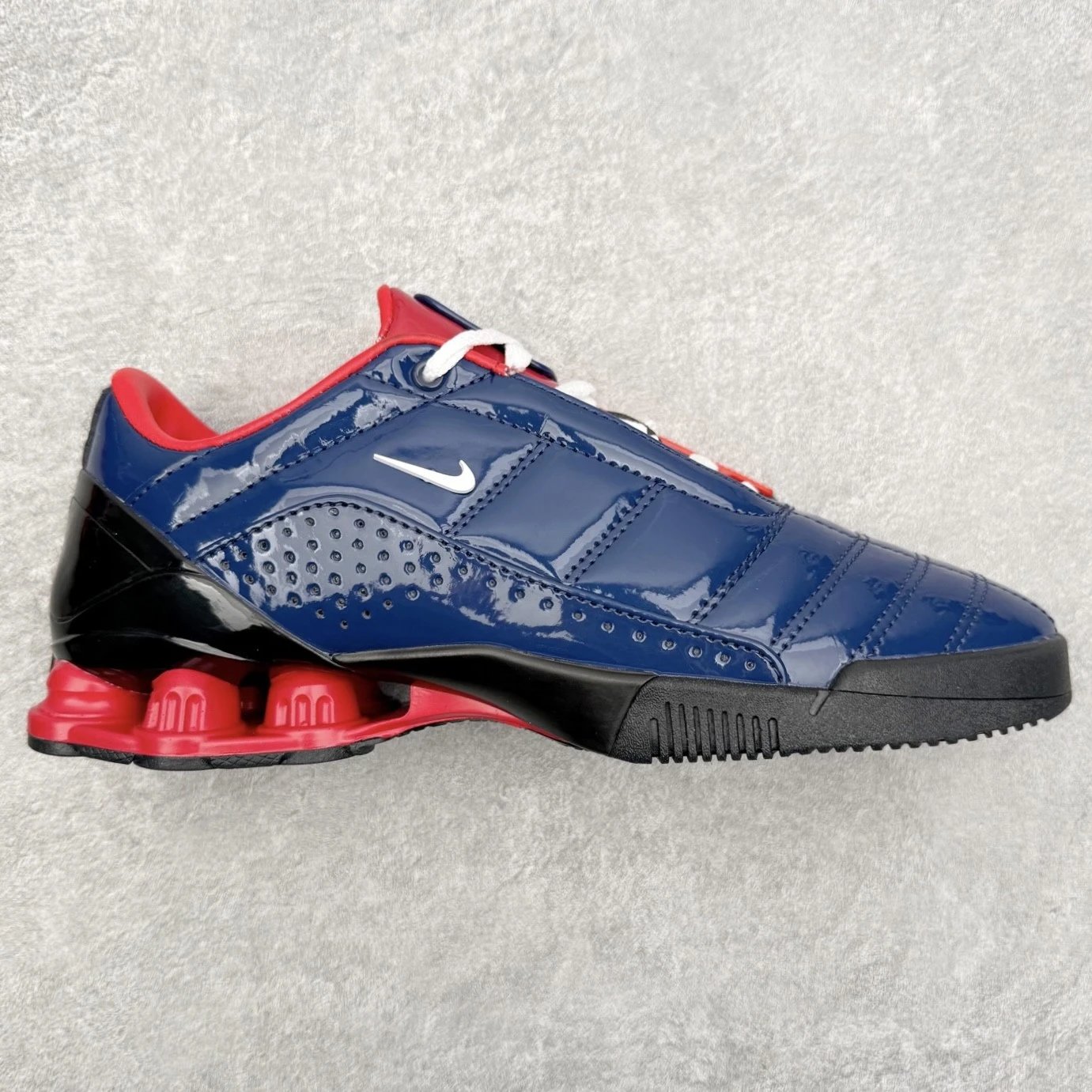 Nike Sneakers Low-top with column-cushioned heel — Blue and red