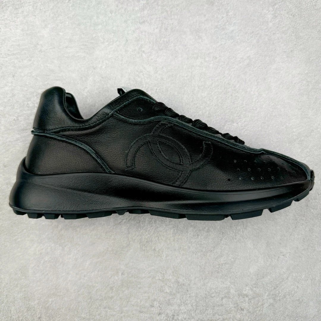 Chanel Sneakers Low-Top Leather with Interlocking CC Logo — Black