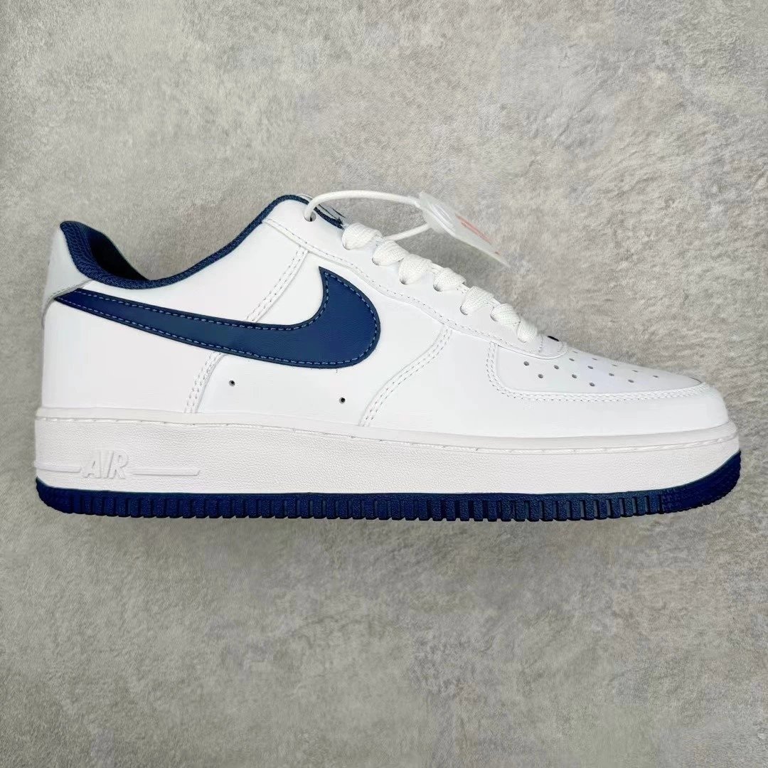 Nike Sneakers Air Force 1 Low-Top — White and navy blue