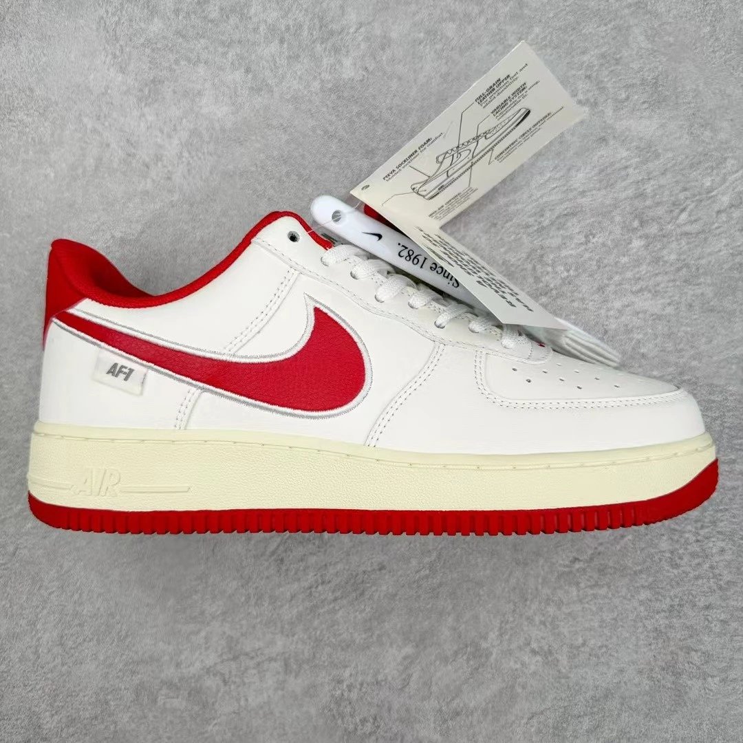 Nike Sneakers Air Force 1 Low-Top — White and red