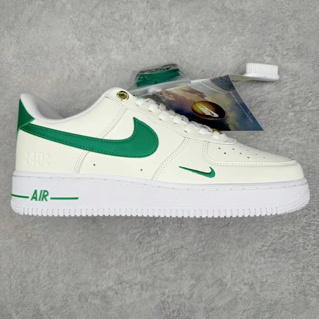 Nike Sneakers Air Force 1 Low-Top — White and green