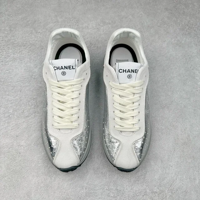 Chanel Sneakers Low-Top Leather with Interlocking CC Logo product detail image 29