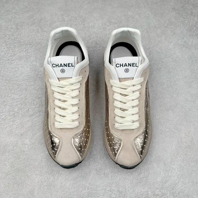 Chanel Sneakers Low-Top Leather with Interlocking CC Logo product detail image 11
