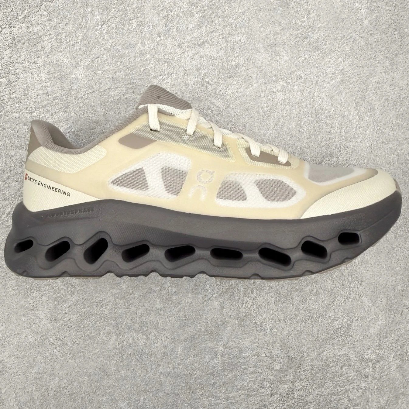 On Sneakers Cloudtilt Remix — Beige
