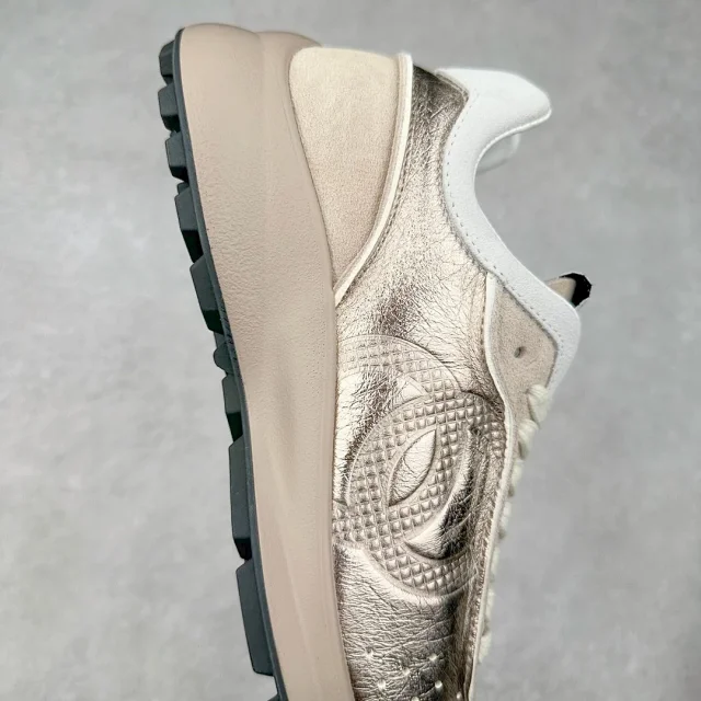 Chanel Sneakers Low-Top Leather with Interlocking CC Logo product detail image 15