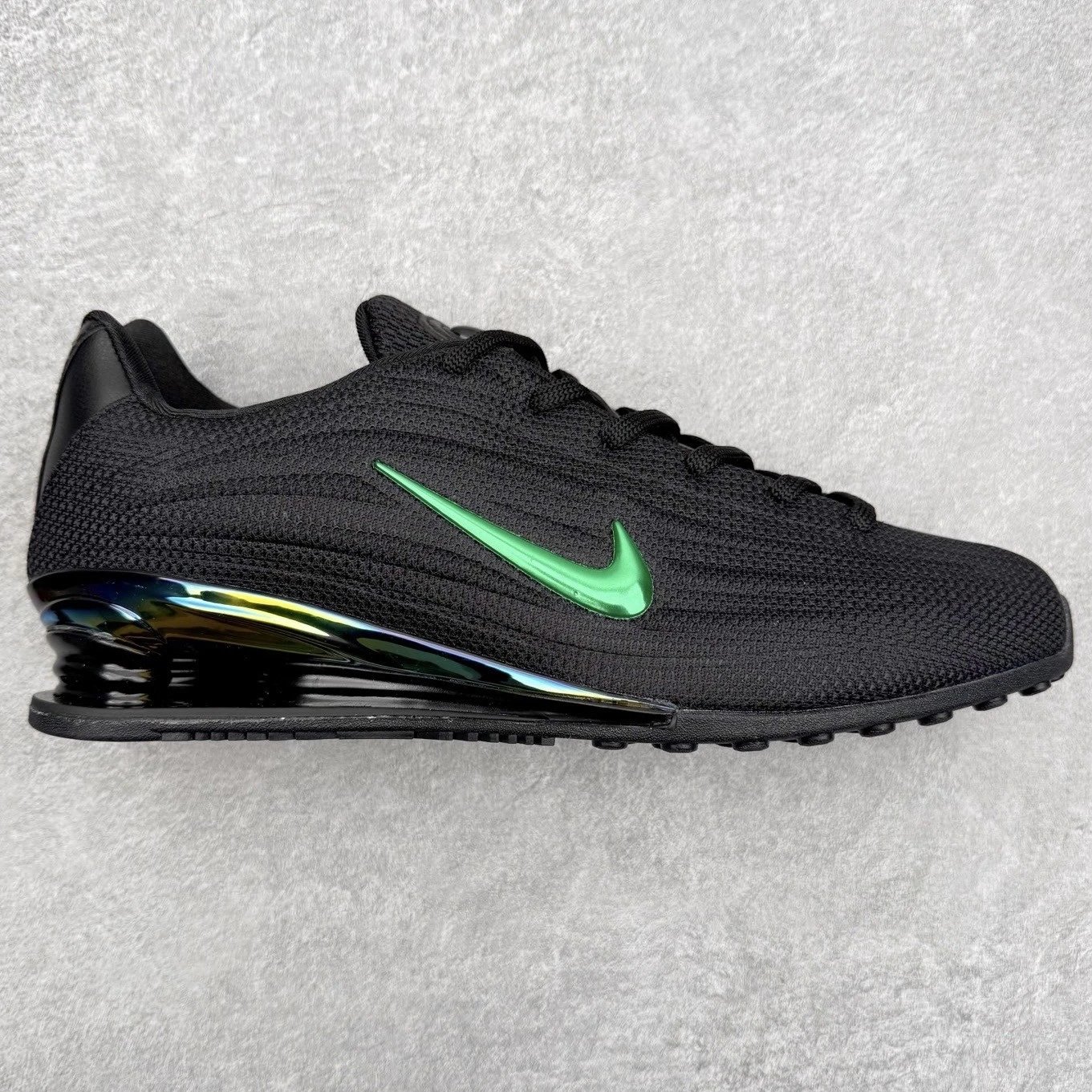 Nike Sneakers Low-top with column-cushioned heel — Black and green