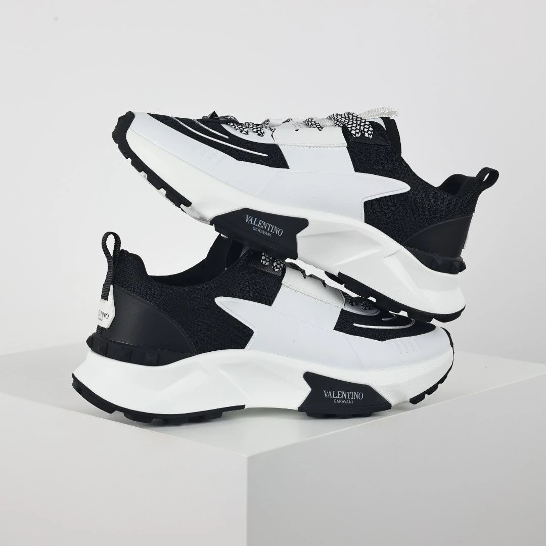 Valentino Garavani Sneakers Freedots — Black and white