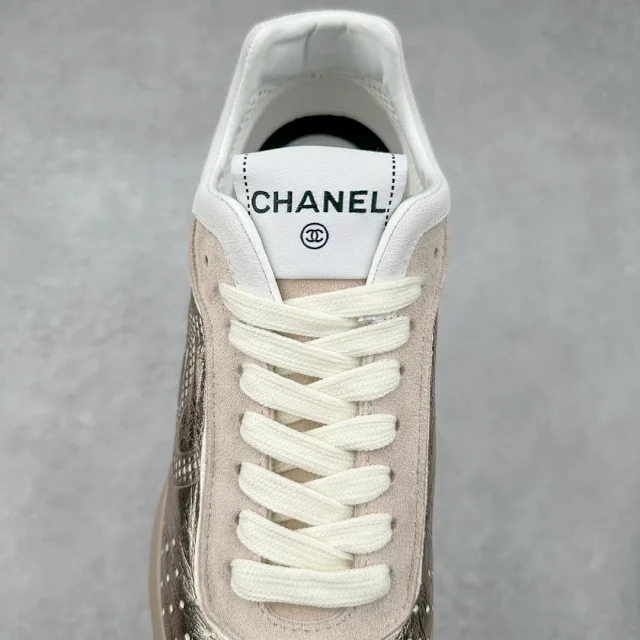 Chanel Sneakers Low-Top Leather with Interlocking CC Logo product detail image 14