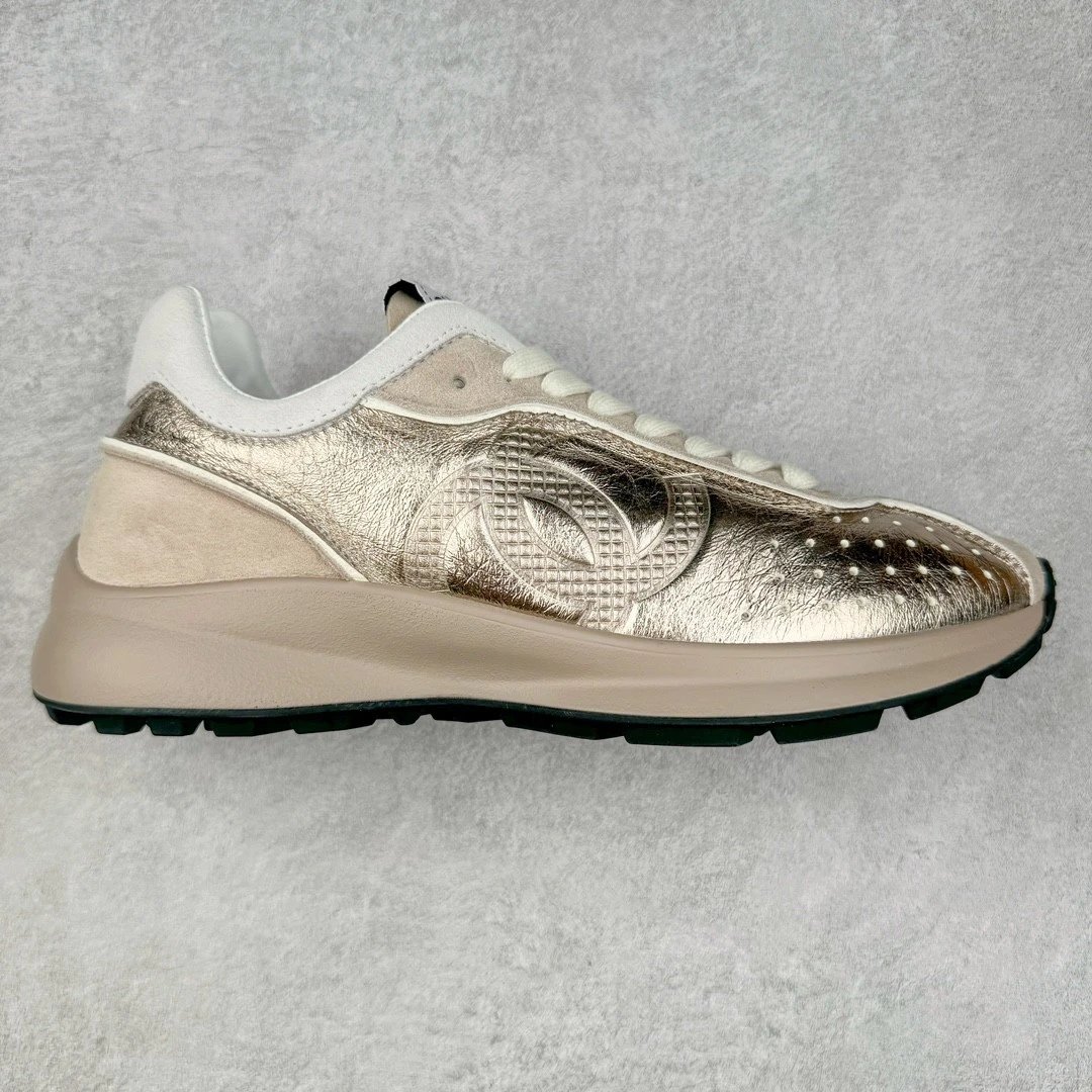 Chanel Sneakers Low-Top Leather with Interlocking CC Logo — Golden