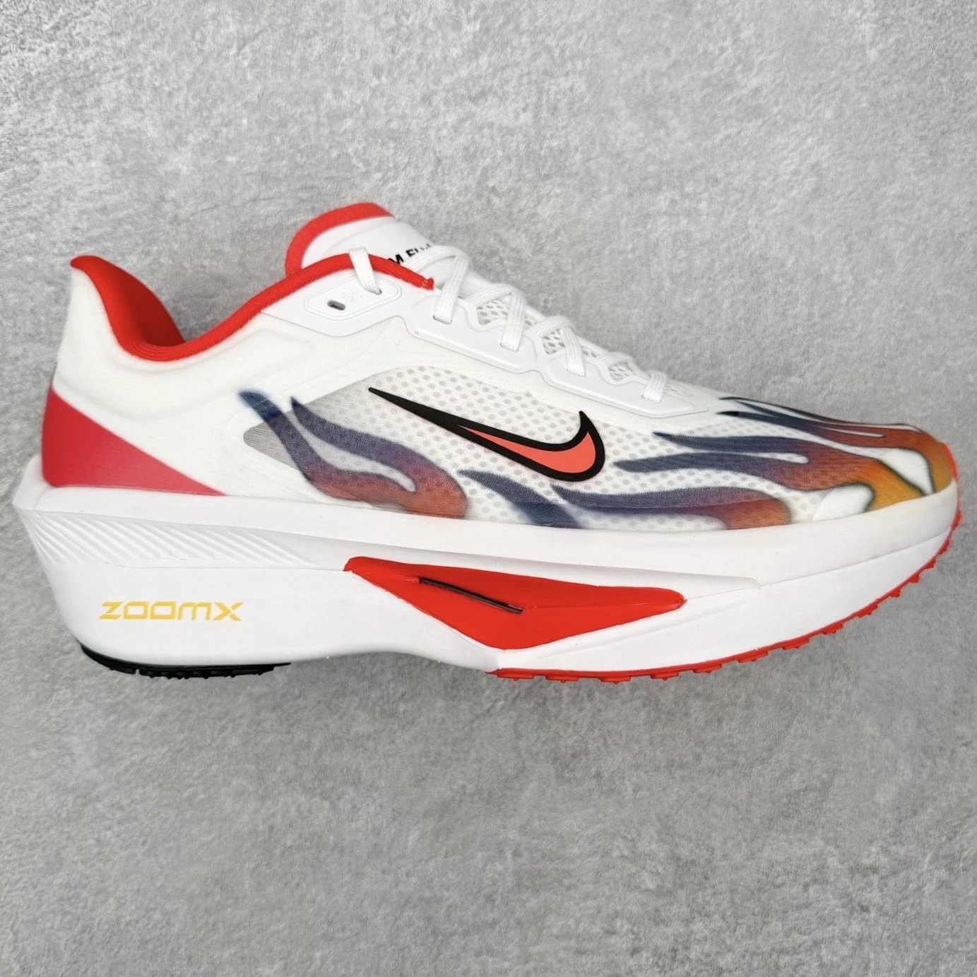 Nike Sneakers ZoomX running — white red flame