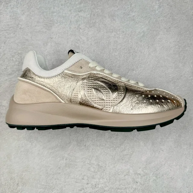 Chanel Sneakers Low-Top Leather with Interlocking CC Logo product detail image 10
