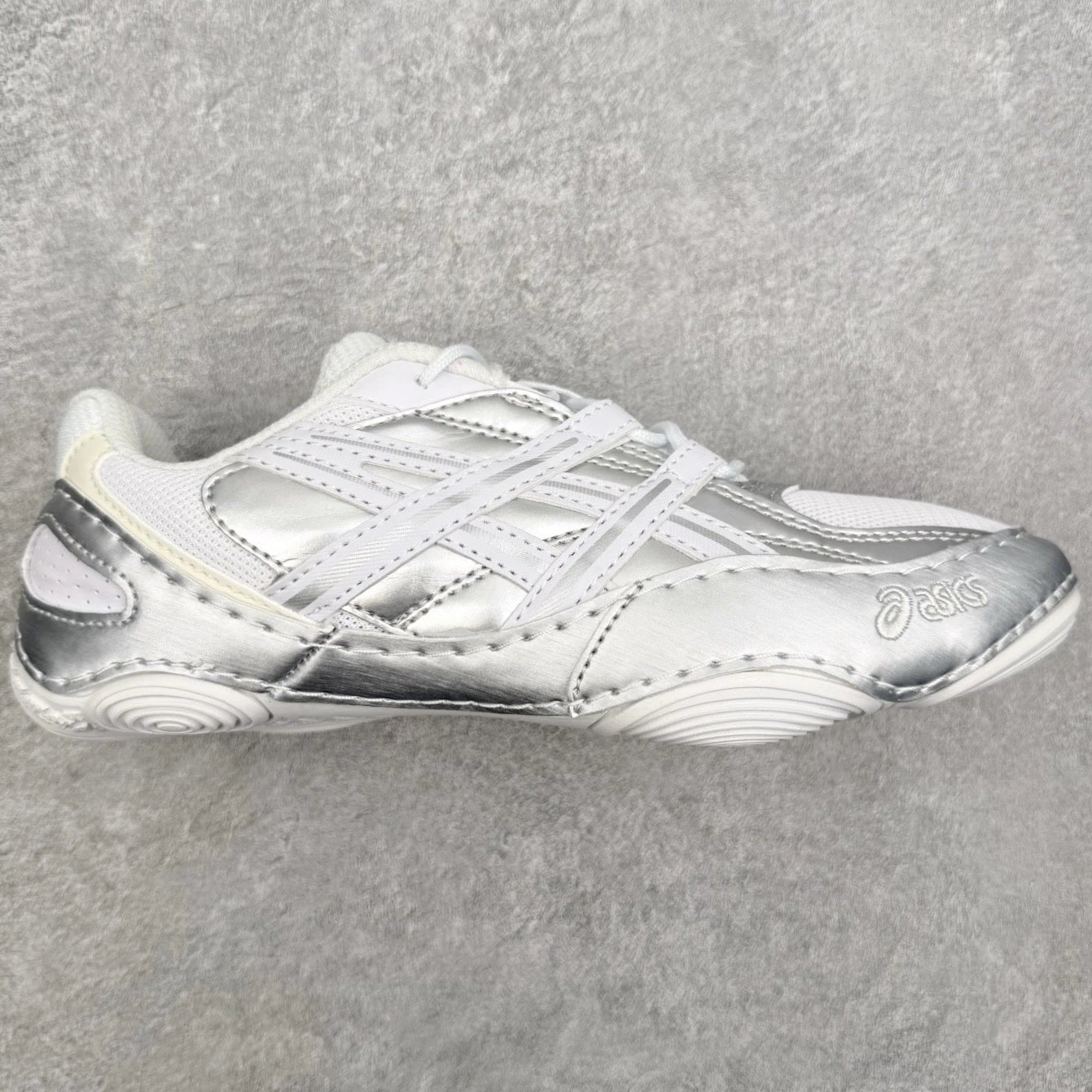 ASICS Sneakers Low-top thin-soled lace-up — Silver-white