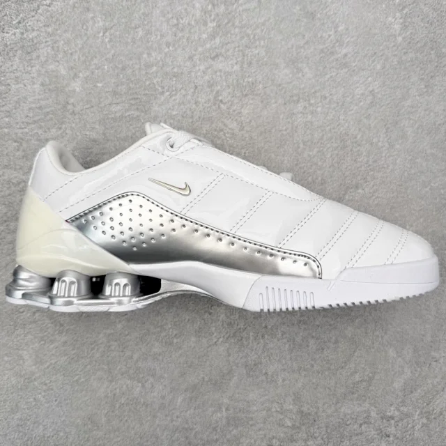 Nike Sneakers Low-top with column-cushioned heel product detail image 1