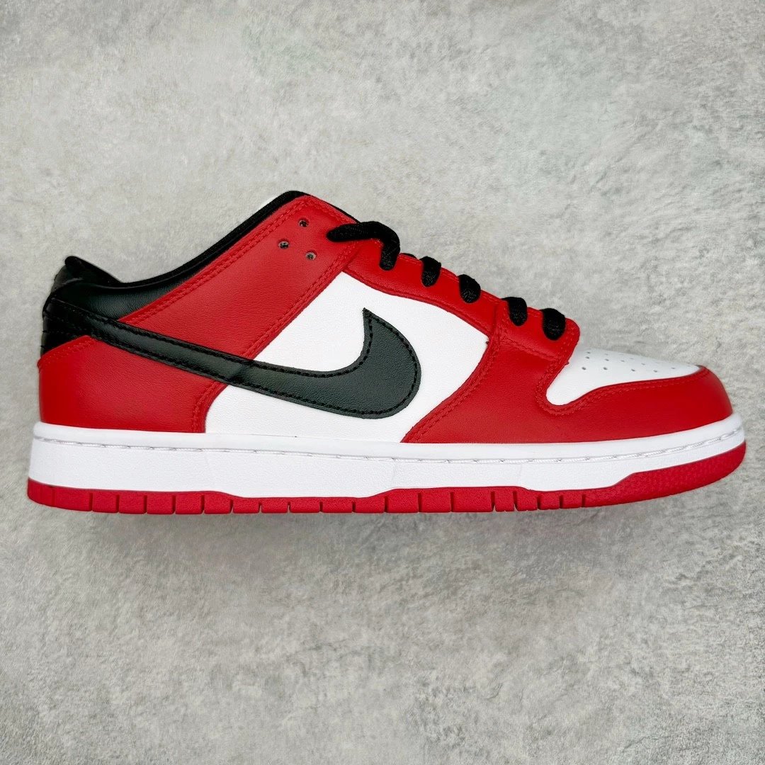 Nike Sneakers Dunk Low — chicago black white red