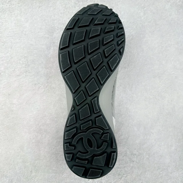 Chanel Sneakers Low-Top Leather with Interlocking CC Logo product detail image 36