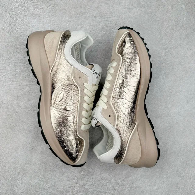 Chanel Sneakers Low-Top Leather with Interlocking CC Logo product detail image 12