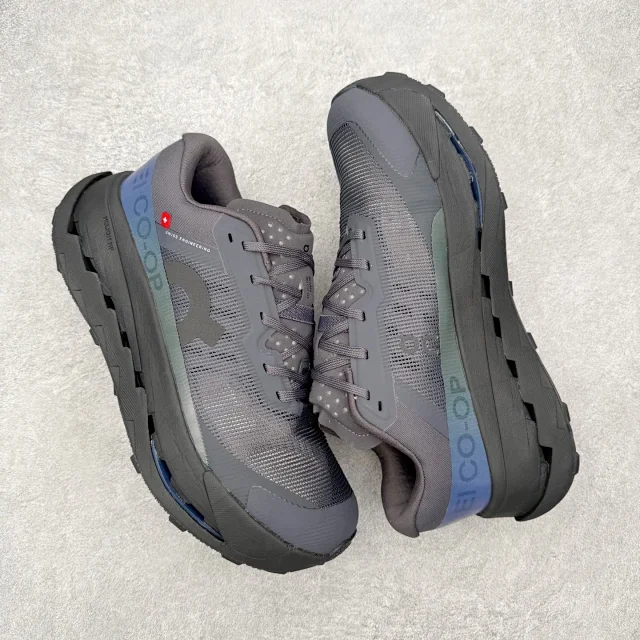 On Sneakers Mesh running with lugged outsole product detail image 3