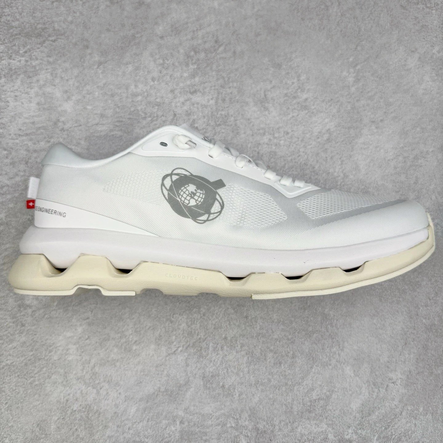 On Sneakers Cloudzone — white