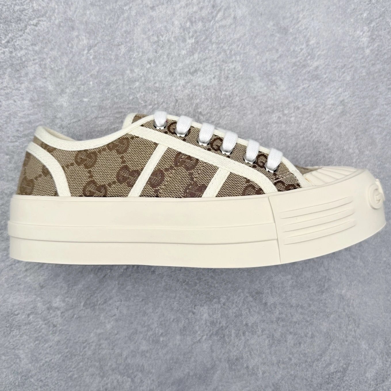 Gucci Sneakers Low-Top Platform GG Monogram Canvas — Brown