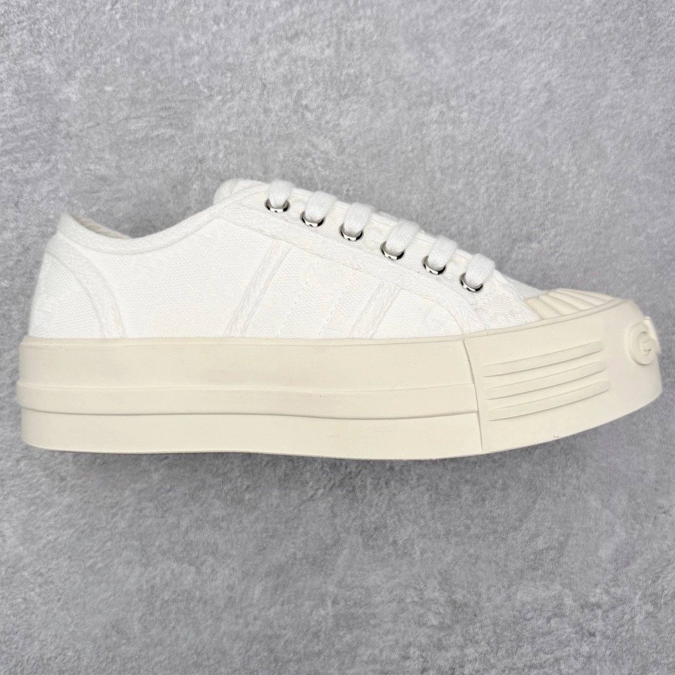 Gucci Sneakers Low-Top Platform GG Monogram Canvas — white