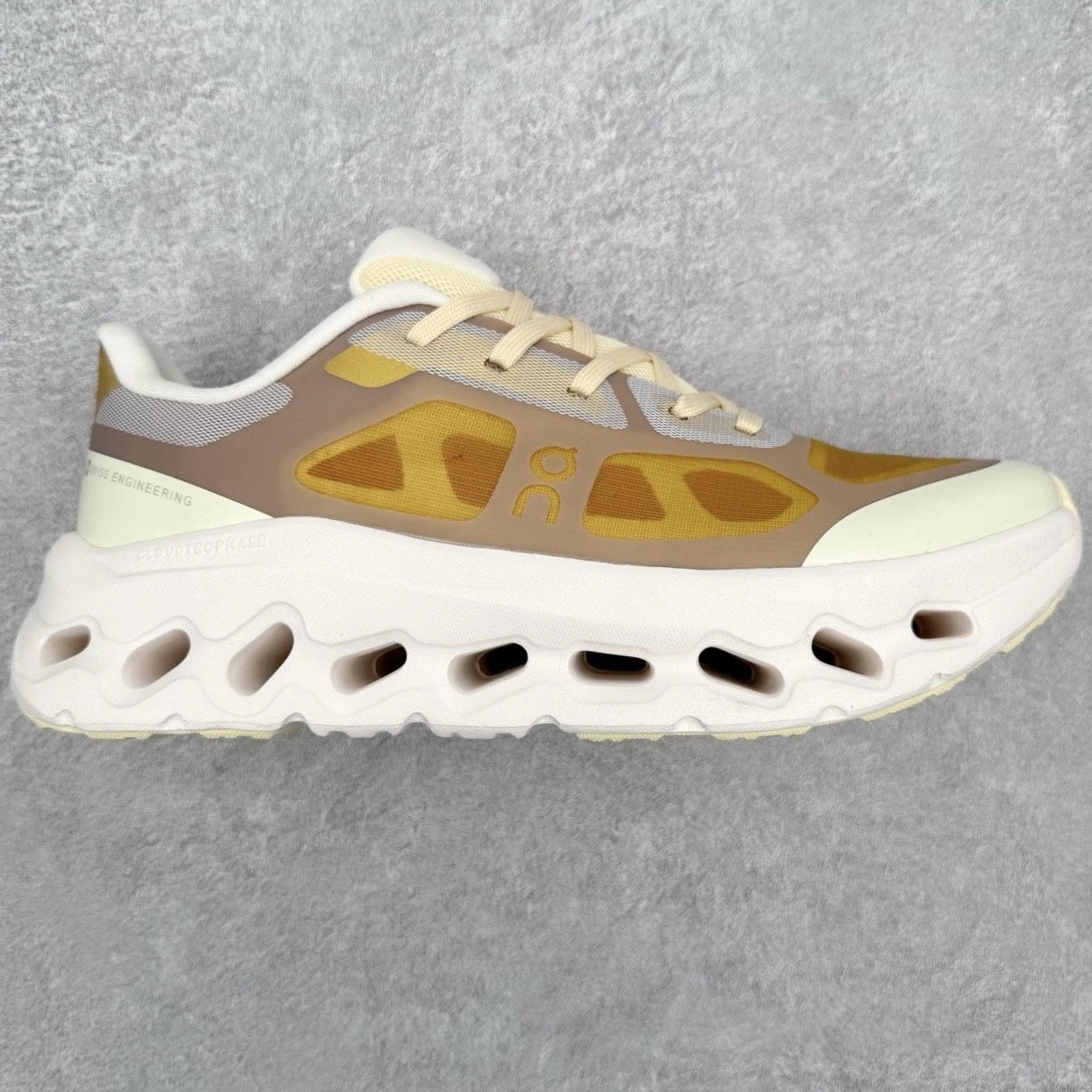 On Sneakers Cloudtilt Remix — Beige
