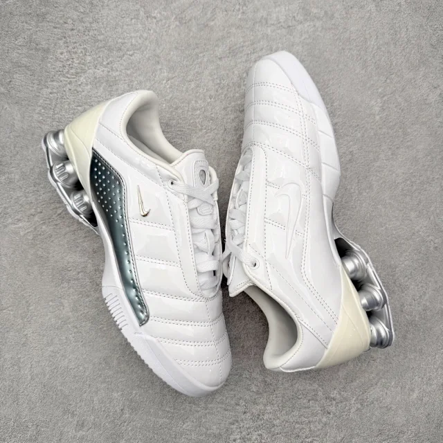 Nike Sneakers Low-top with column-cushioned heel product detail image 3