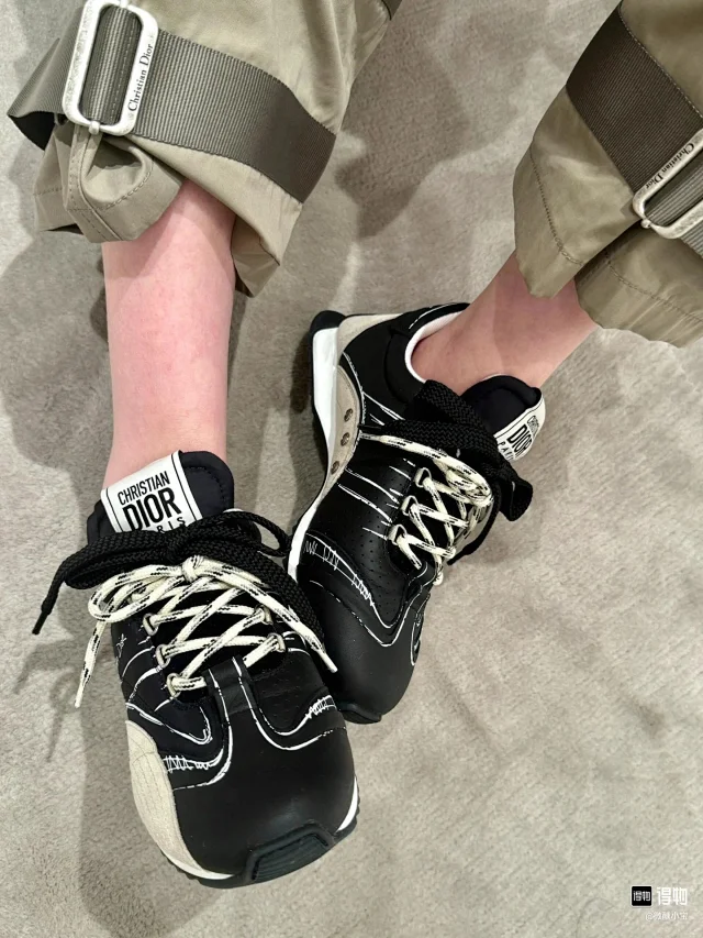 Dior Sneakers D-Sketch low-top lace-up with sketch-print panels product detail image 29