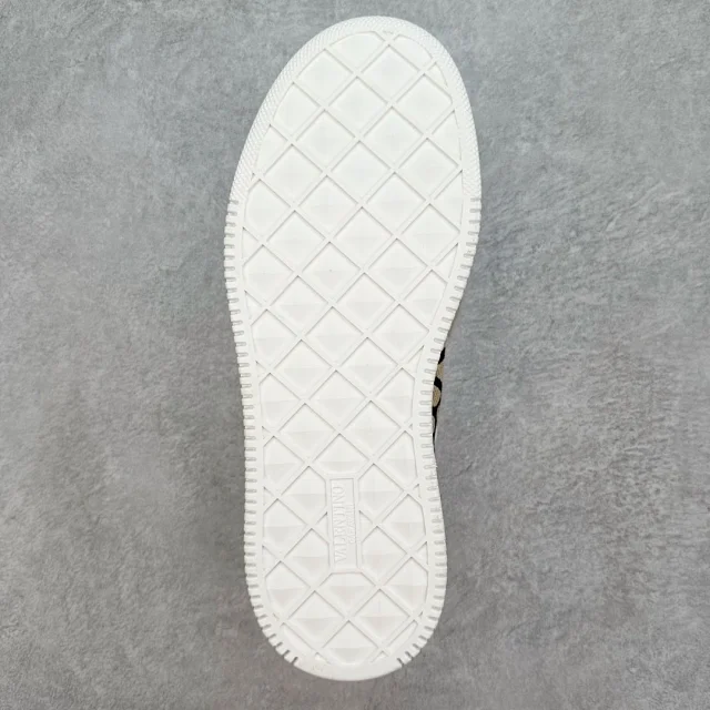 Valentino Garavani Sneakers One Stud XL Low-Top product detail image 27