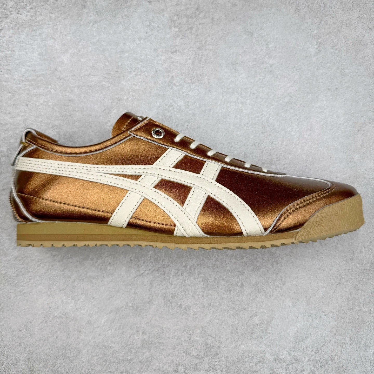 Unbranded Sneakers Metallic low-top with contrast stripe overlays — Golden