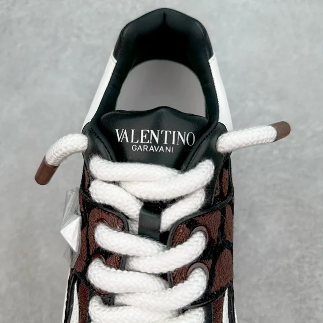 Valentino Garavani Sneakers One Stud XL Low-Top product detail image 32