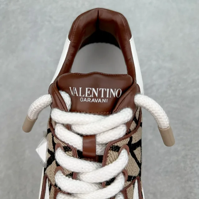 Valentino Garavani Sneakers One Stud XL Low-Top product detail image 23