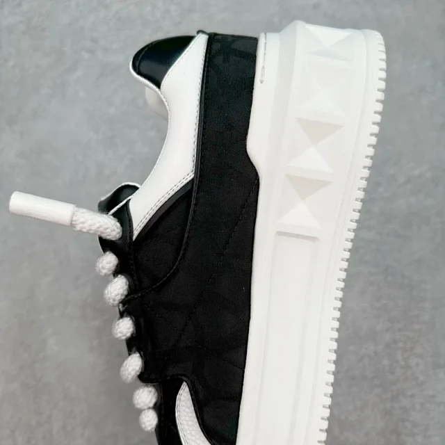 Valentino Garavani Sneakers One Stud XL Low-Top product detail image 7