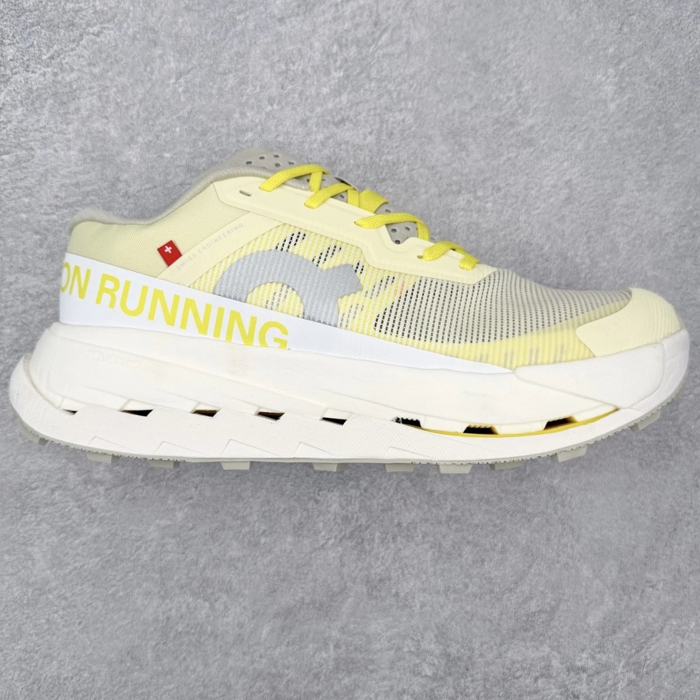 On Sneakers Mesh running with lugged outsole — Yellow
