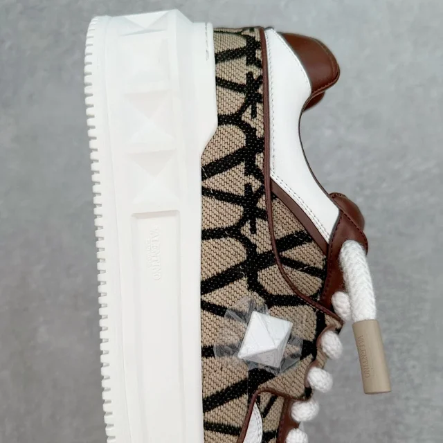 Valentino Garavani Sneakers One Stud XL Low-Top product detail image 24