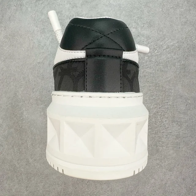 Valentino Garavani Sneakers One Stud XL Low-Top product detail image 8