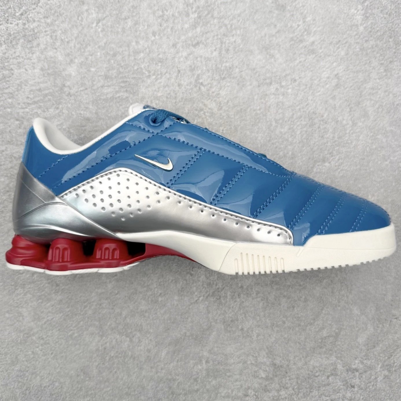 Nike Sneakers Low-top with column-cushioned heel — Blue