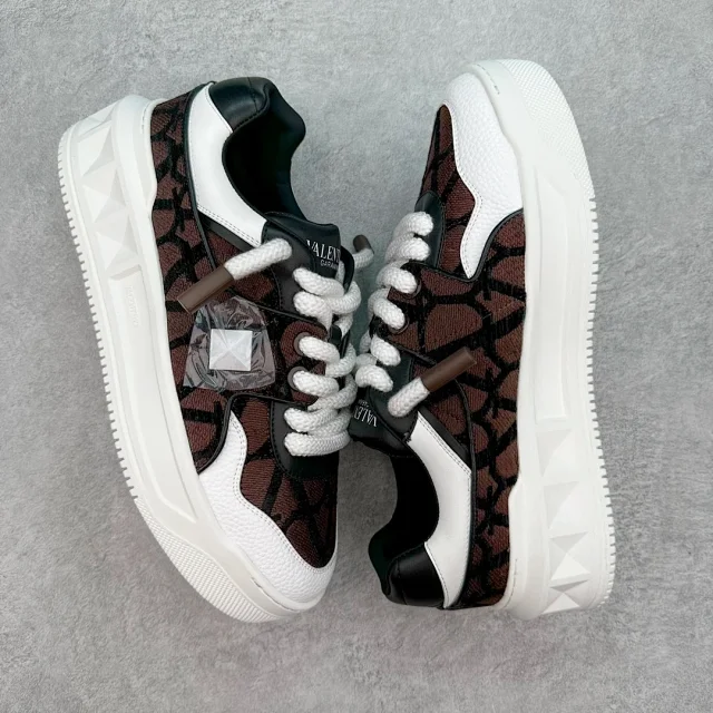 Valentino Garavani Sneakers One Stud XL Low-Top product detail image 30
