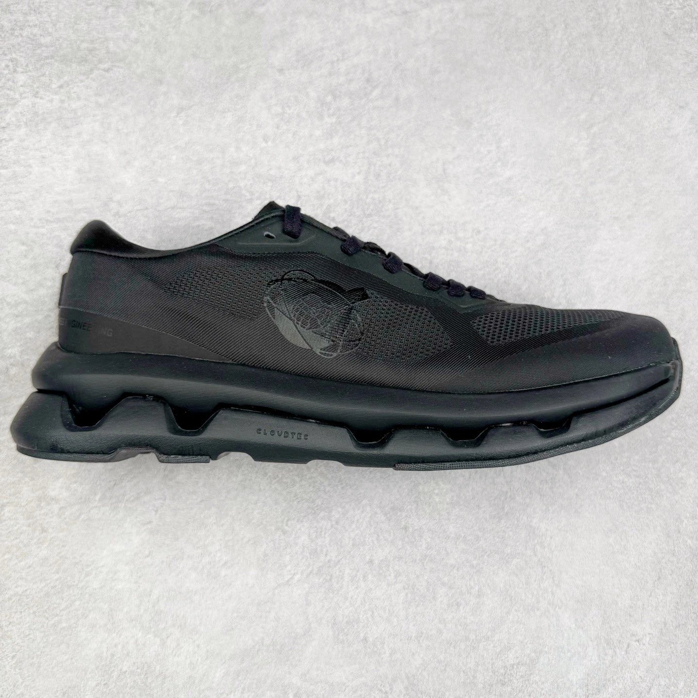 On Sneakers Cloudzone — Black