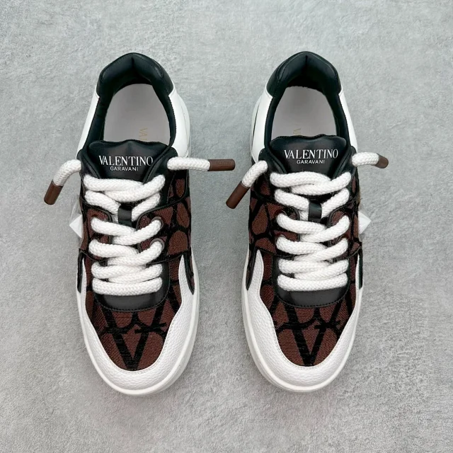 Valentino Garavani Sneakers One Stud XL Low-Top product detail image 29