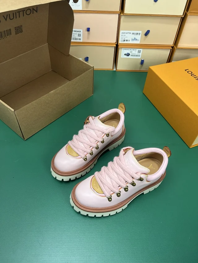 Louis Vuitton Boots Low-Top Workwear Lace-Up with Lug Soles product detail image 3