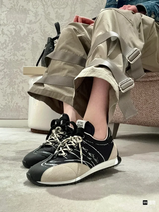 Dior Sneakers D-Sketch low-top lace-up with sketch-print panels product detail image 30