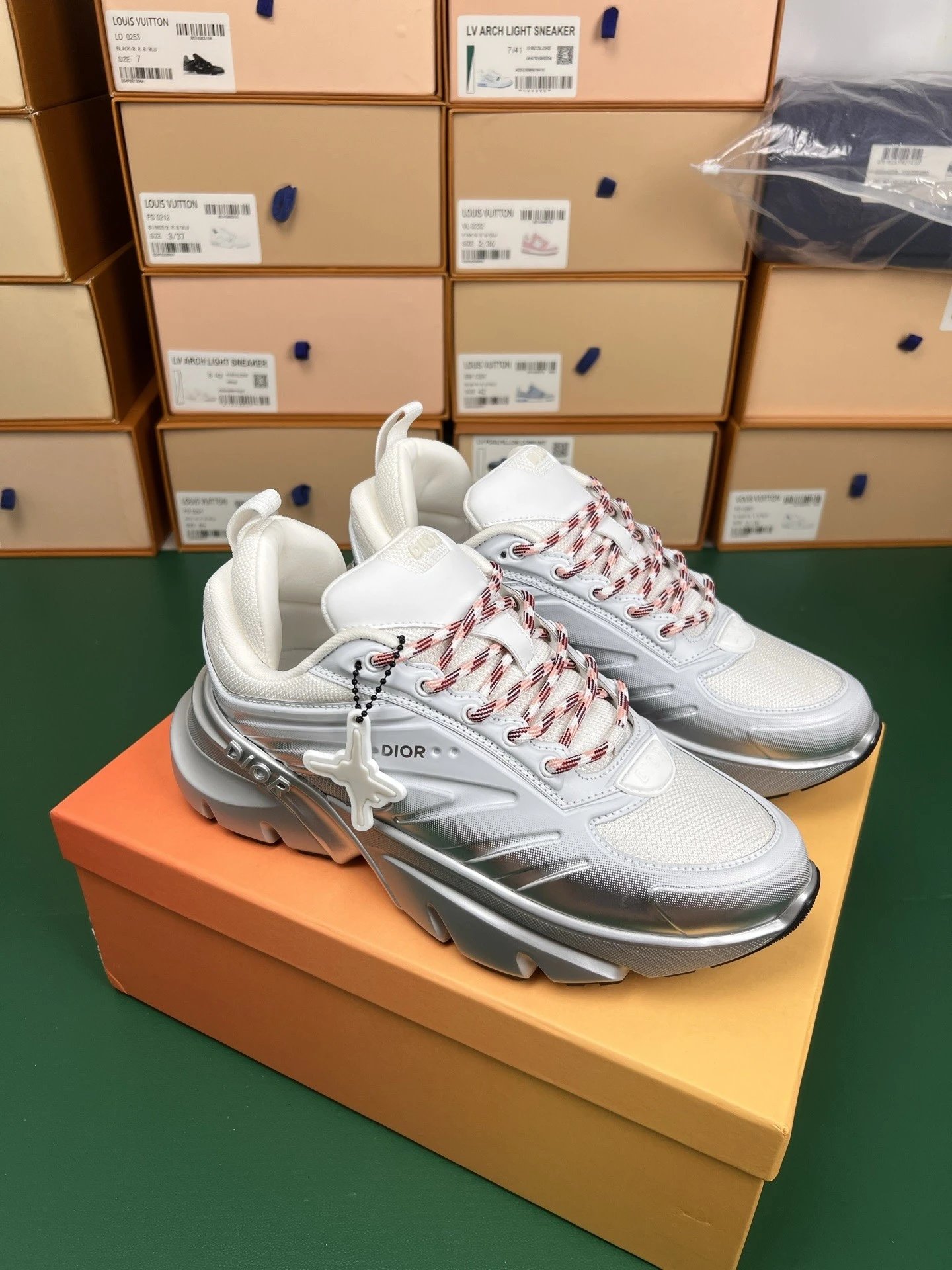 Dior Sneakers Chunky Metallic-Effect Lace-Up — white