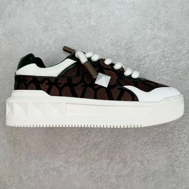 Valentino Garavani Sneakers One Stud XL Low-Top product detail image 28