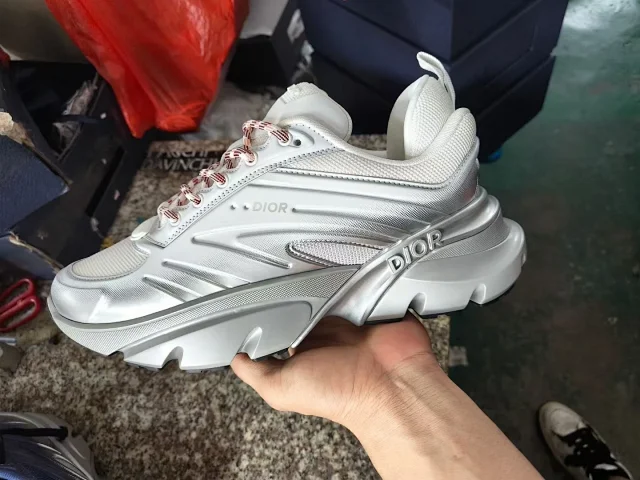 Dior Sneakers Chunky Metallic-Effect Lace-Up product detail image 4