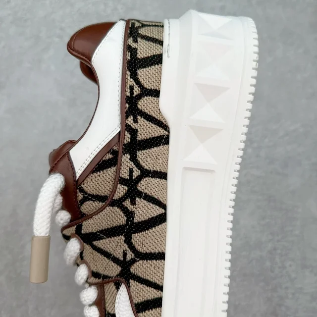 Valentino Garavani Sneakers One Stud XL Low-Top product detail image 25