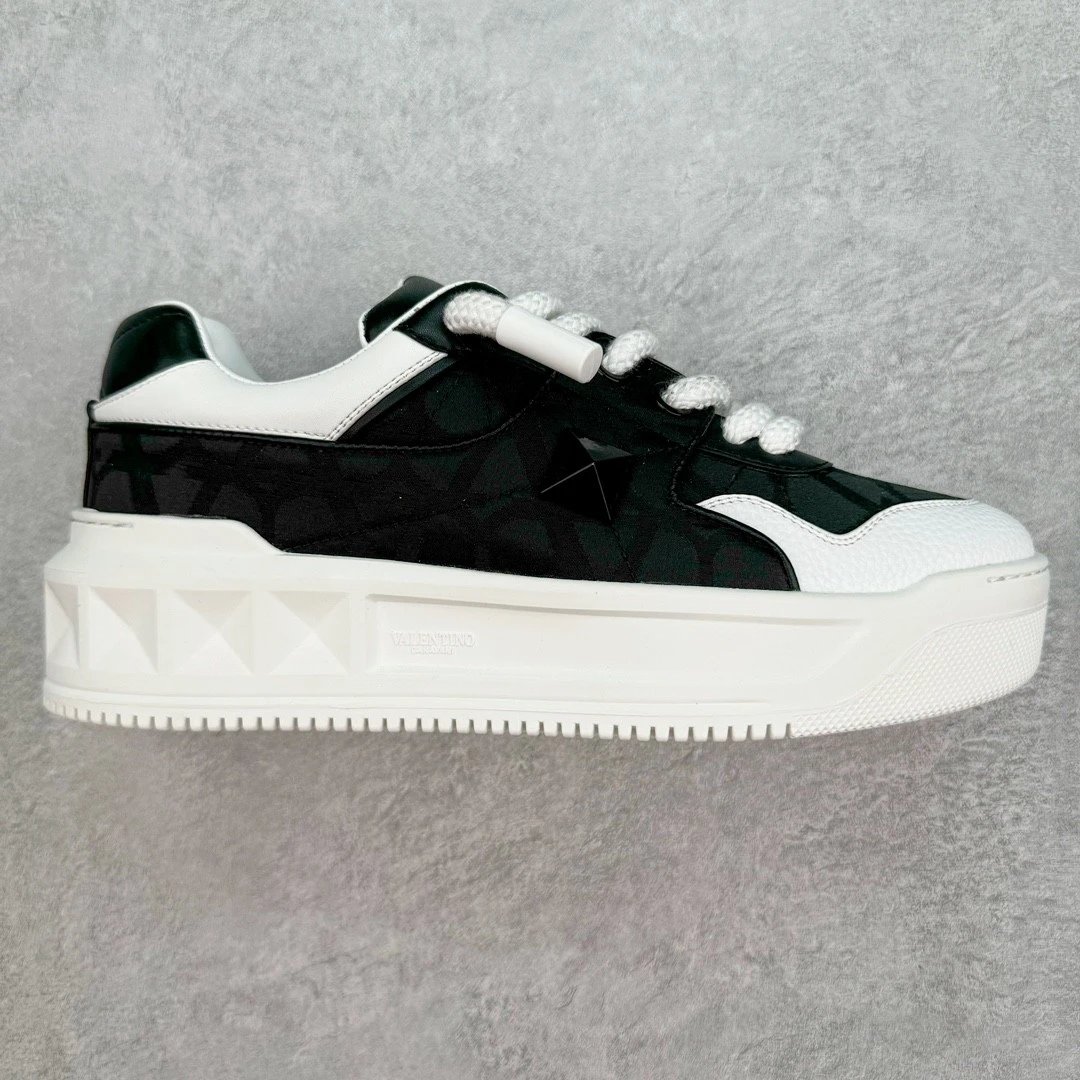Valentino Garavani Sneakers One Stud XL Low-Top — Black